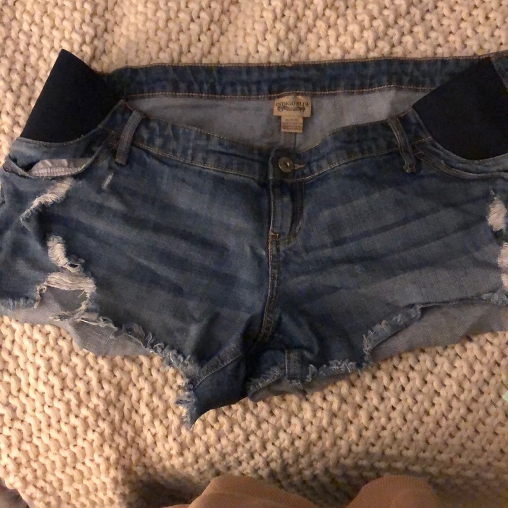 Distressed maternity shorts